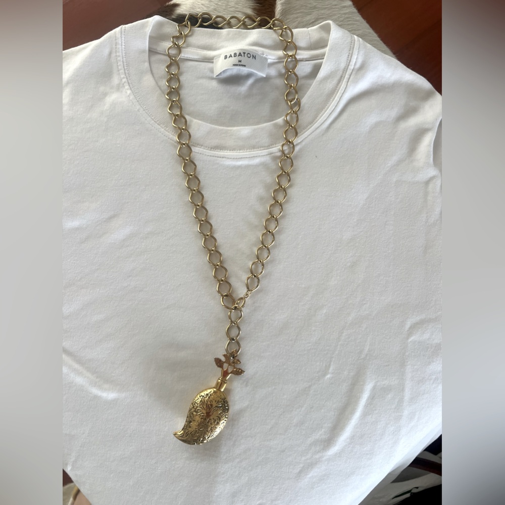 Gold statement plant shape charm with adjustable chain